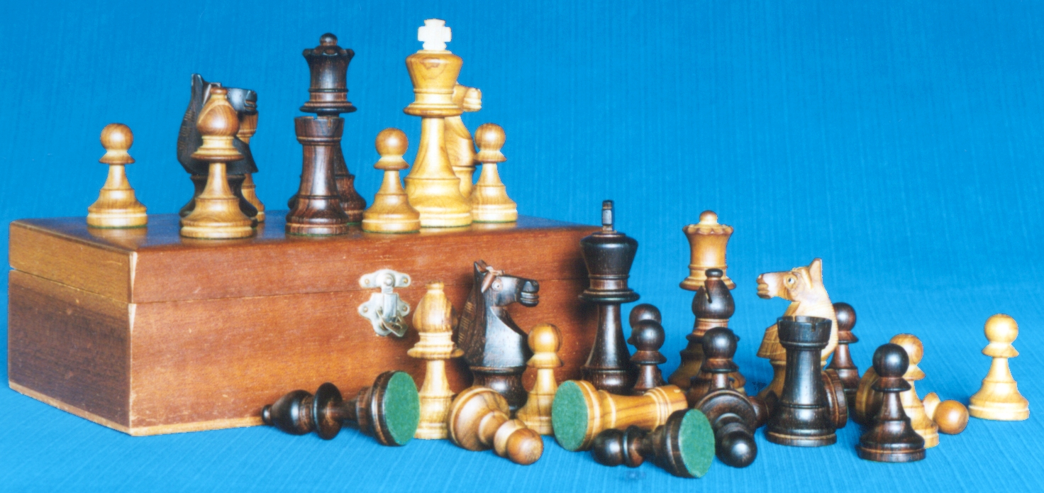 French Knight Black Mahogany Chess Set [RCPB101] - $240.00 - Regency Chess  - Finest Quality Chess Sets, Boards & Pieces